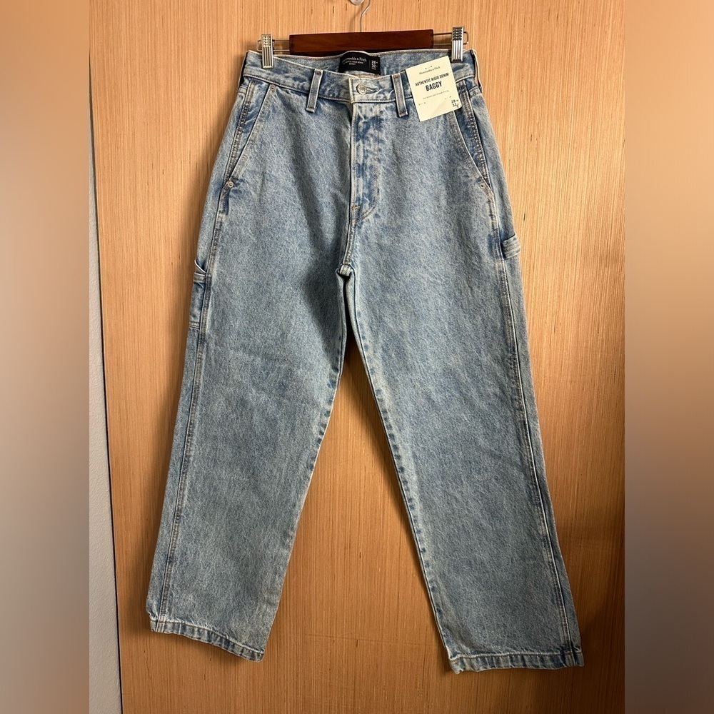 Abercrombie & Fitch Women’s Rigid Denim Baggy Jeans, Size 28 (v)